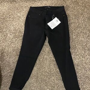 1822 Denim Women's Jet Black Skinny Jeans
